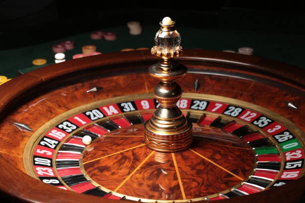 lunar778 mobile app interface showing sportsbook and live-dealer options